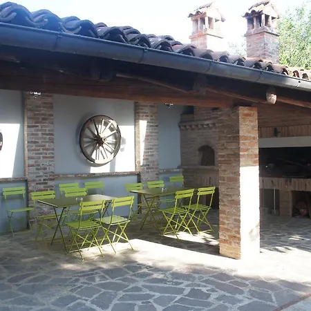 Red Wine Luxury Villa Verduno